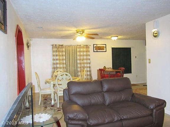 4th image of 907 Carriage House Ln
