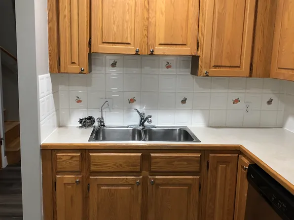 310 Brookmere Rd SW #6, Calgary, AB T2W 2T7