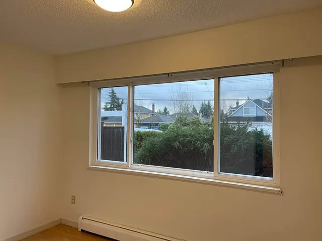 3 bed, 1400 sqft, $2,400 — Photo 2