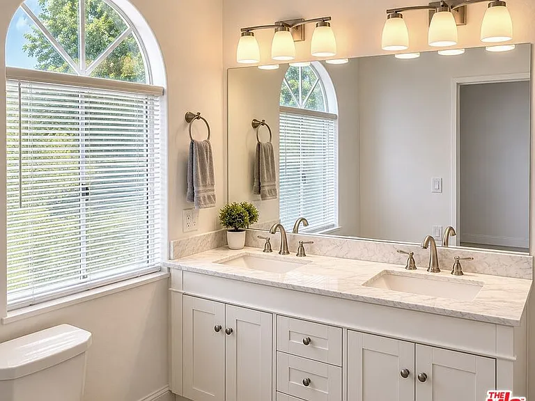 10800 Peach Grove St #5 — Photo 16