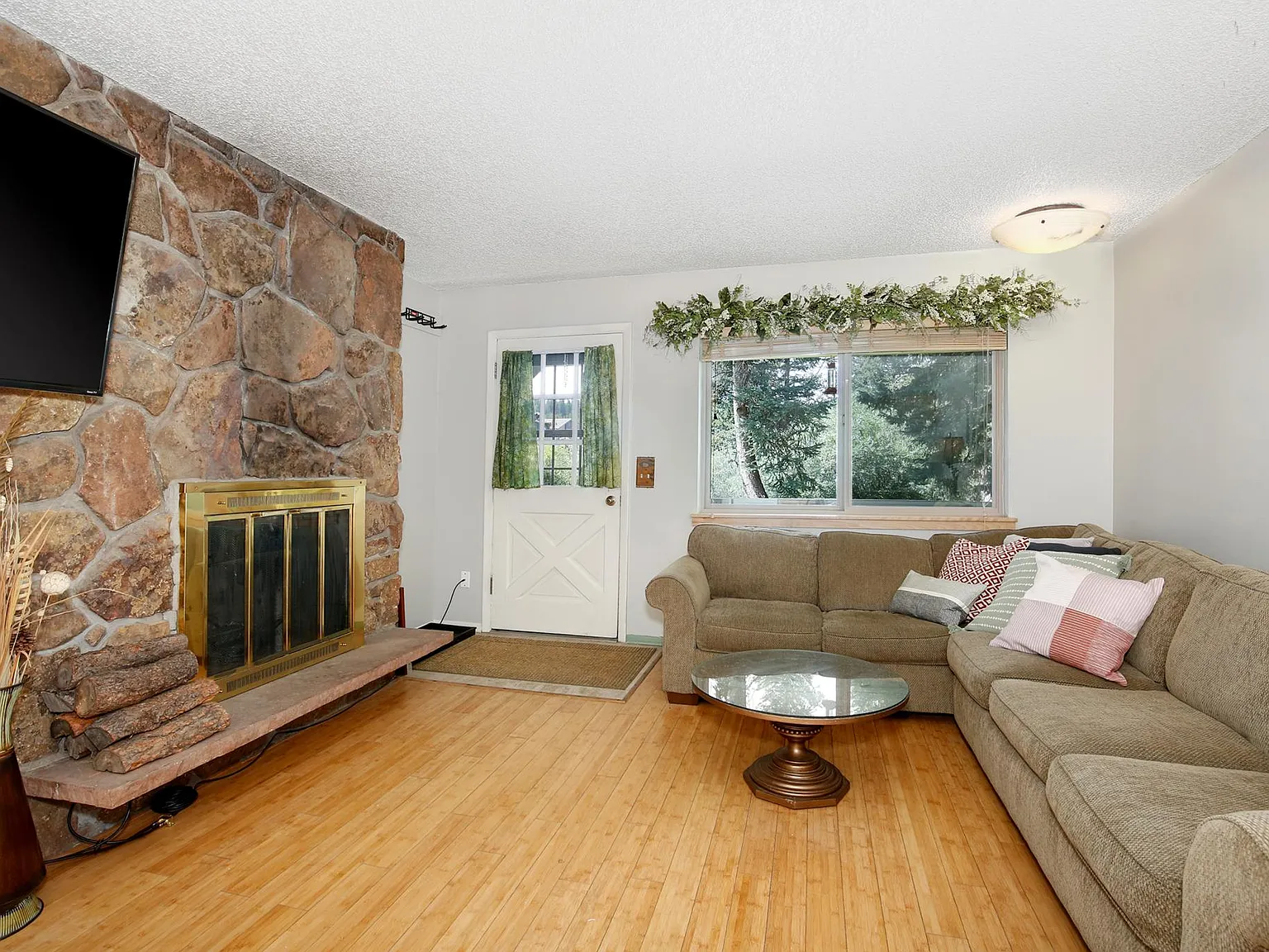 247 Hi Country Dr — Photo 2