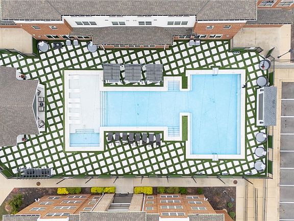 2nd image of 680 6th Ave NE APT 3105