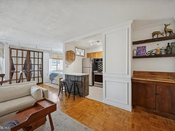 604 S Washington Sq #36-1806, Philadelphia, PA 19106