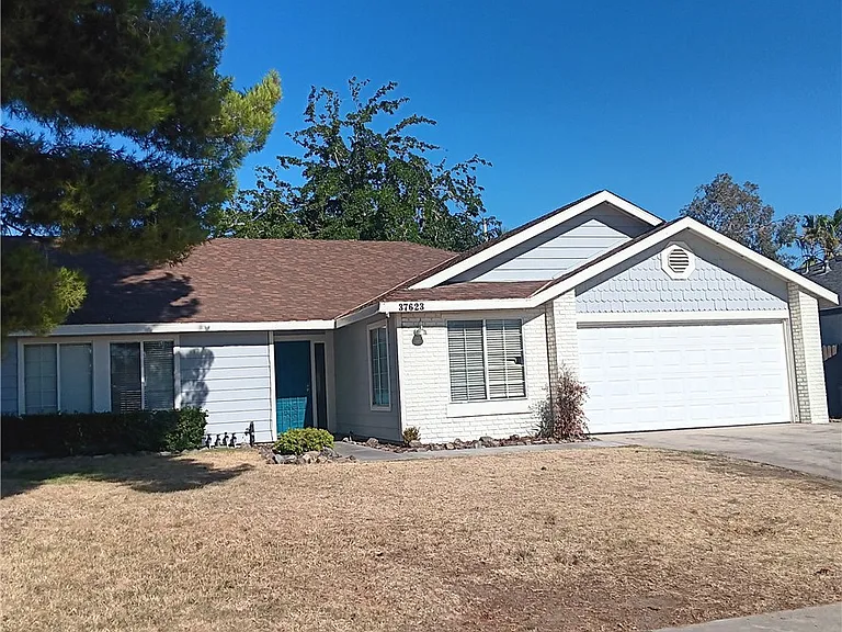 37623 Lilacview Ave — Photo 1