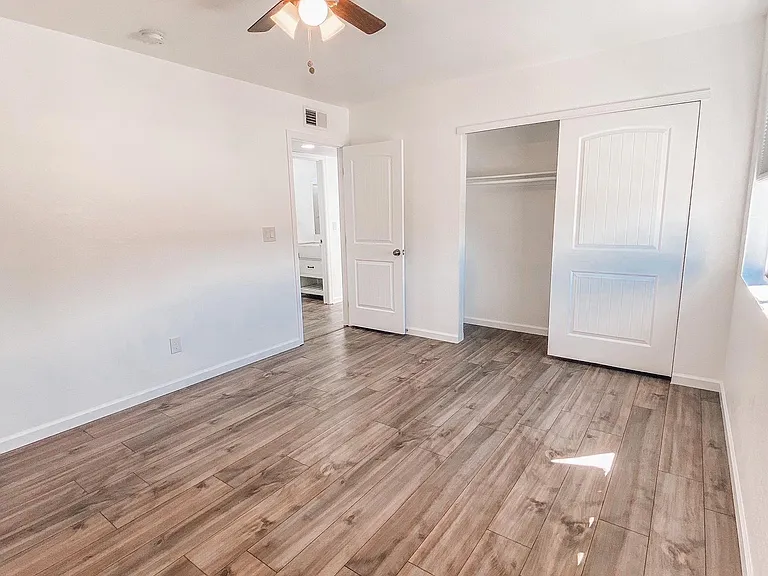 4431 Plaza Vis #D — Photo 28