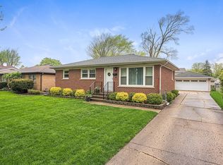 1404 W Catalpa Ln, Mount Prospect, IL