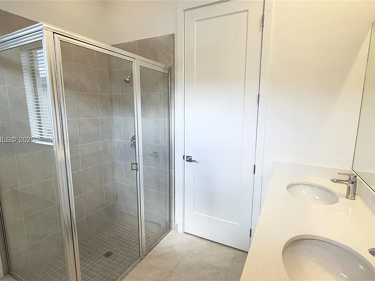 5089 Penella Ave — Photo 13