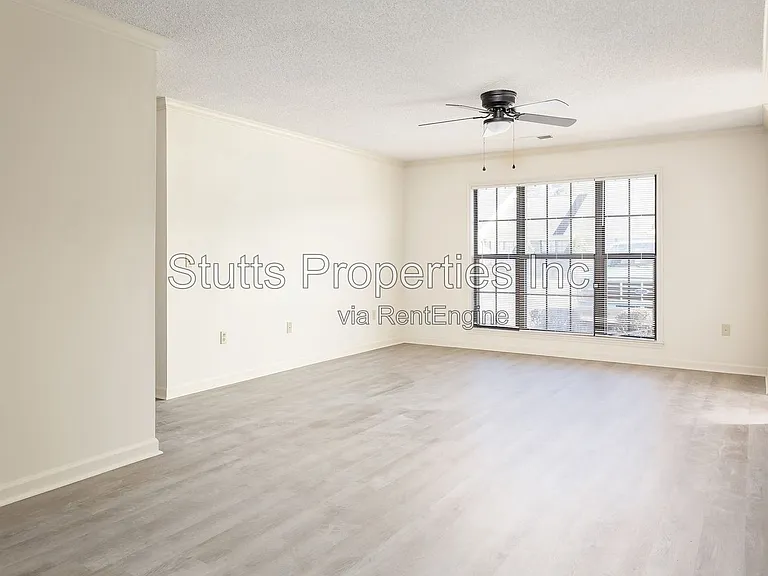 Creekside Apartments — Photo 33