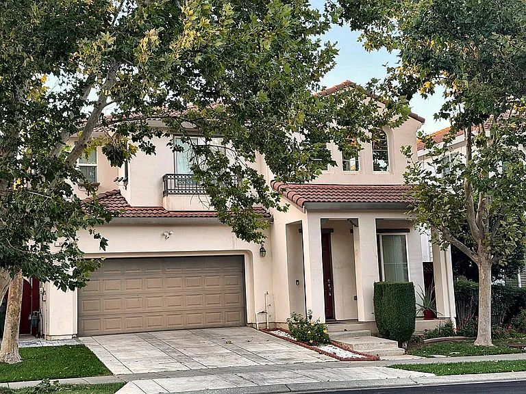 65 E Legacy Dr — Photo 2