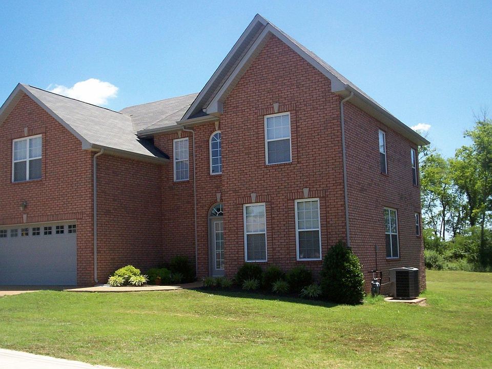 2 Story, Vaulted Ceilings, 5 Bedrooms
