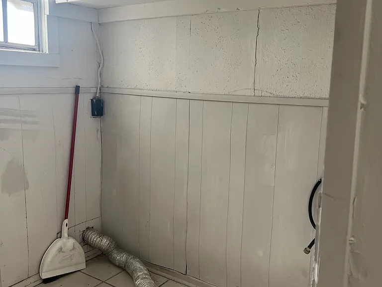 204 E Johnson Ave — Photo 17