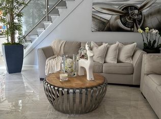 12 Birch Ln, Valley Stream, NY 11581