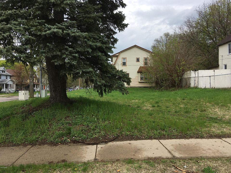 1st image of 934 Eastern Ave SE