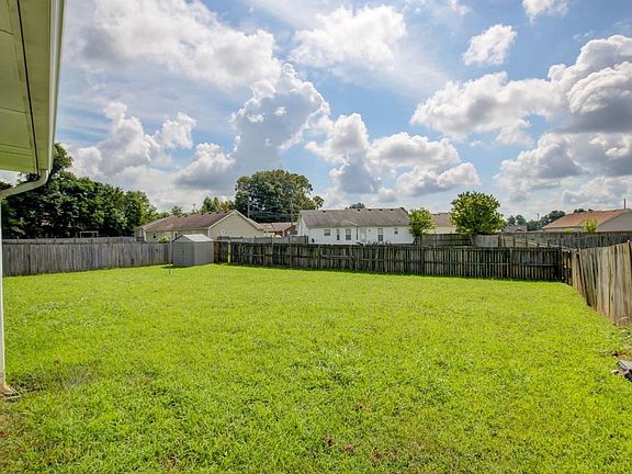 5th image of 227 Faulkner Ct
