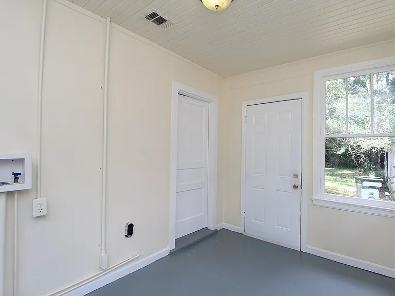 1218 N Kirk St — Photo 15
