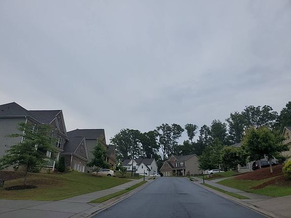 5th image of 1670 Fox Hill Ln