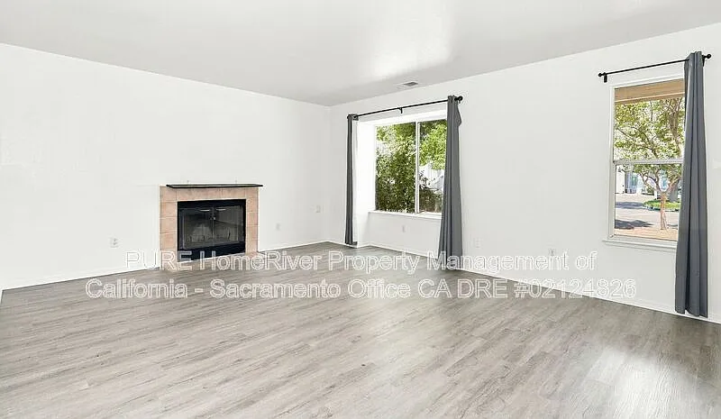 3 bed, 2.5 bath, 1498 sqft, $3,195 — Photo 3