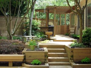 9806 Fosbak Dr, Vienna, VA 22182