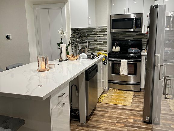 4th image of 5510 Owensmouth Ave APT 117