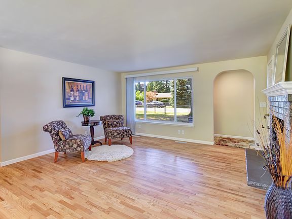 4th image of 20915 3rd Ave W