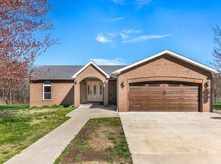 906 Harris Blvd, Ozark, MO 65721