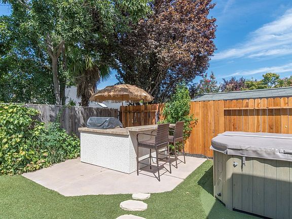 5th image of 1339 Muscat Cir
