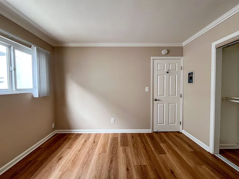 221 Sheldon St — Photo 25