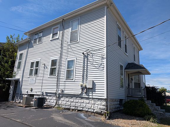 5th image of 1842 E Spring St