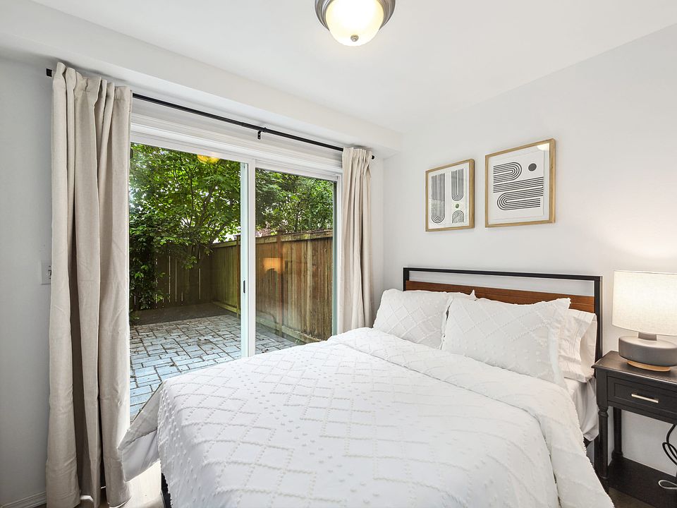 3rd bedroom with a Queen bed