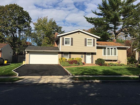 2nd image of 52 Rockland Dr