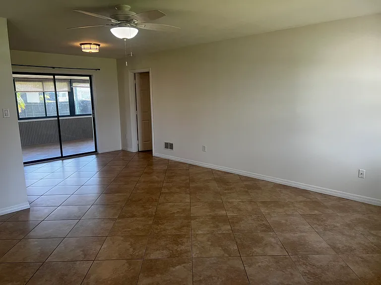 4025 Vermont Ln — Photo 5