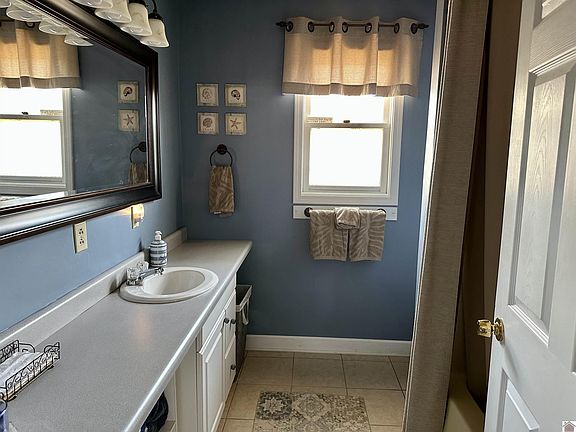 5th image of 223 Ravenwood Cir