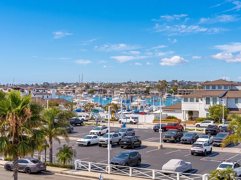 709 W Balboa Blvd — Photo 53