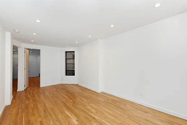 Rented by Aether Property Group | media 4