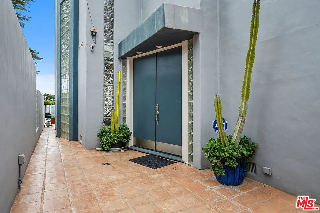 3 bed, 3.5 bath, 3344 sqft, $16,000 — Photo 3