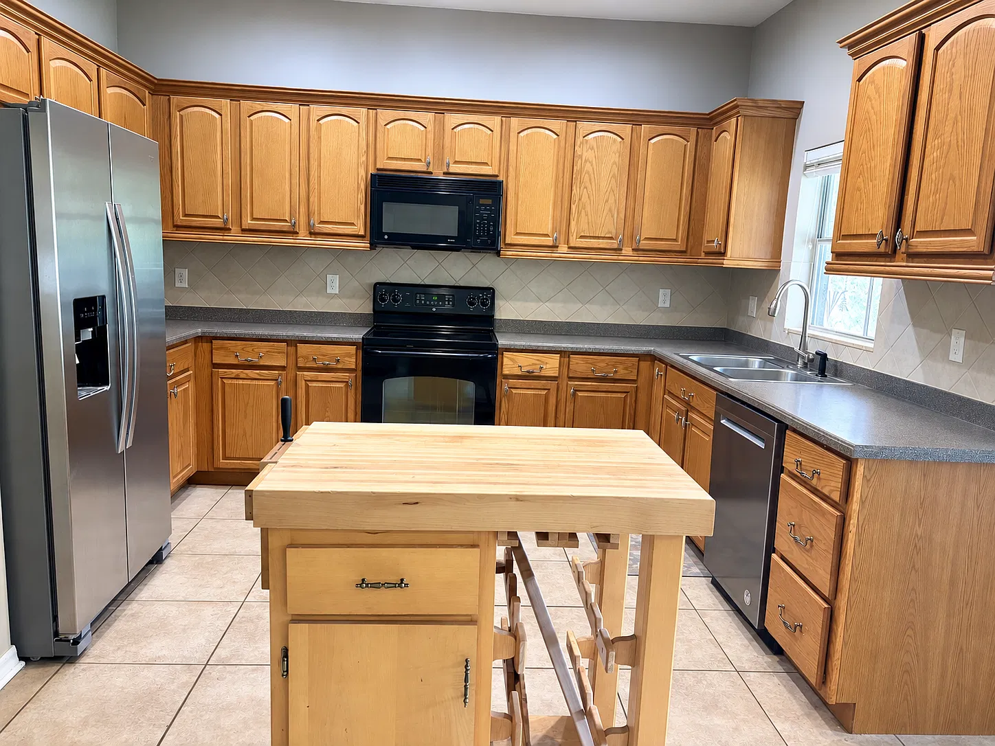 5 bed, 3.0 bath, 2635 sqft, $2,700 — Photo 4