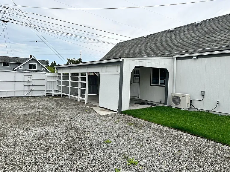 2526 S Sheridan Ave #B — Photo 3