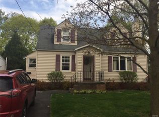 121 Windemere Rd, Syracuse, NY 13219