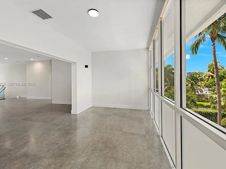 552 Palm Dr — Photo 42