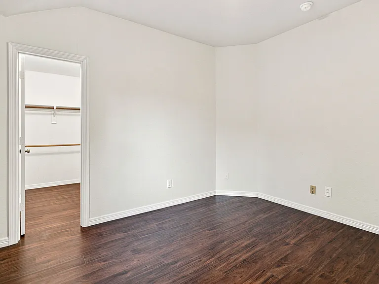 4608 Brighton Dr — Photo 2