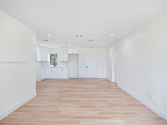 5th image of 1831 NW 33rd Ter