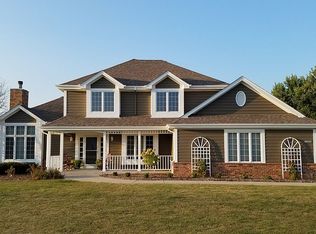 N67W28960 Old Oak Ln, Hartland, WI 53029