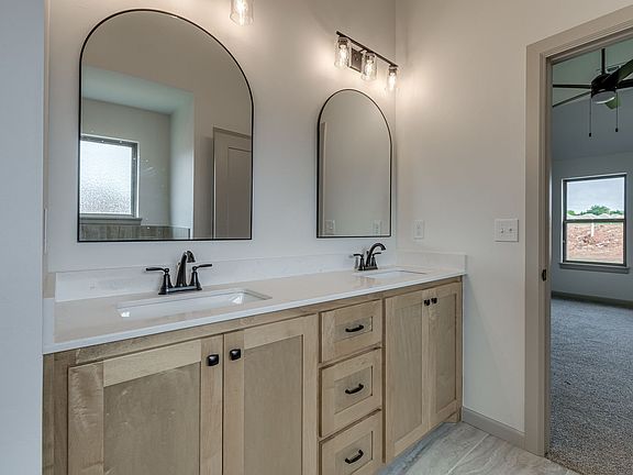 4th image of 1103 Wisteria Way