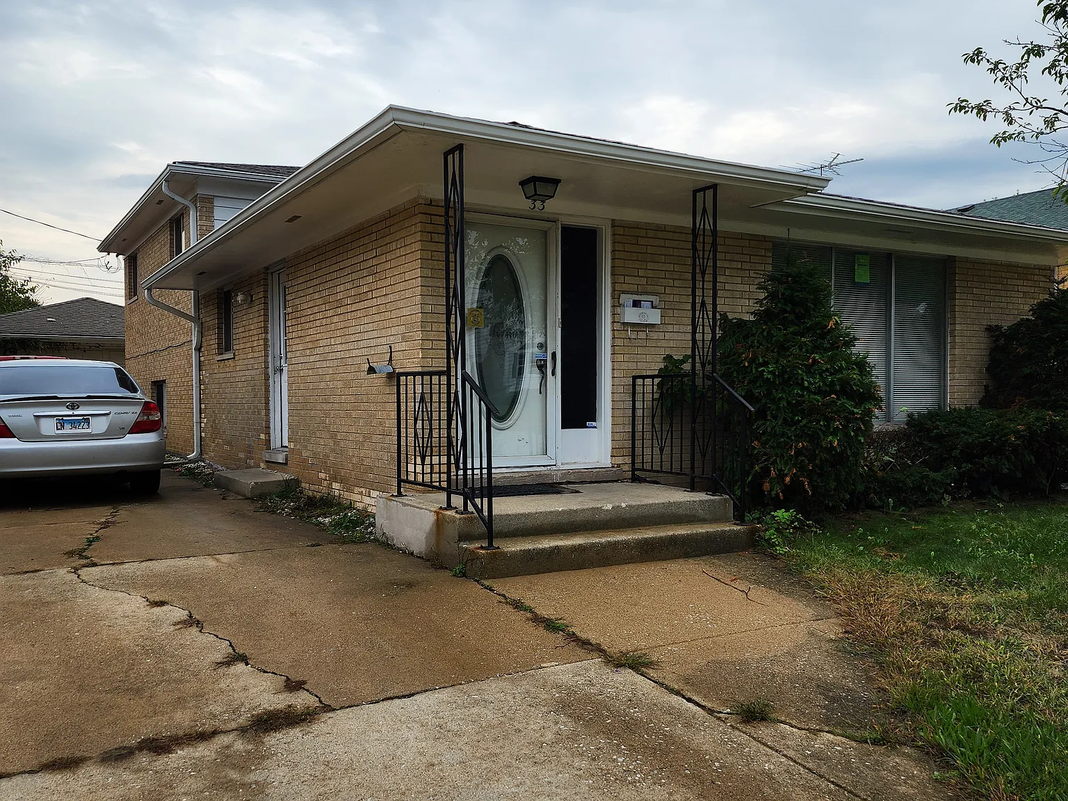 3 bed, 1430 sqft, $2,400 — Photo 1
