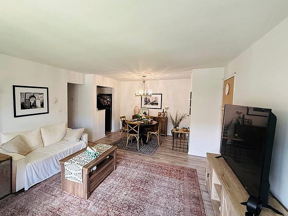 5th image of 460 Liberty St APT 312