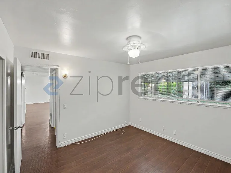 766 E Pillsbury St — Photo 11