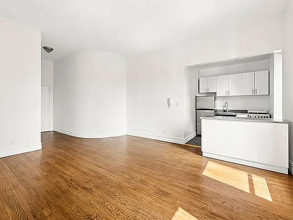 4th image of 154 W 70th St APT 9F