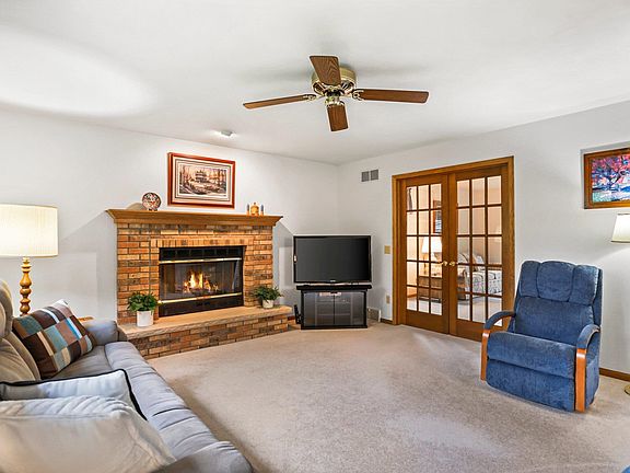 5th image of 817 Bergen Ct