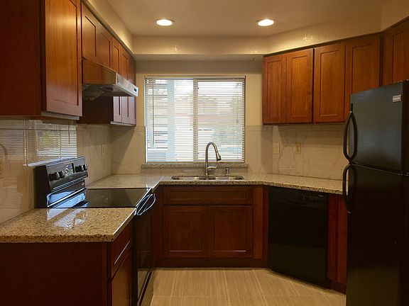 2nd image of 1613 Thorncrest Dr
