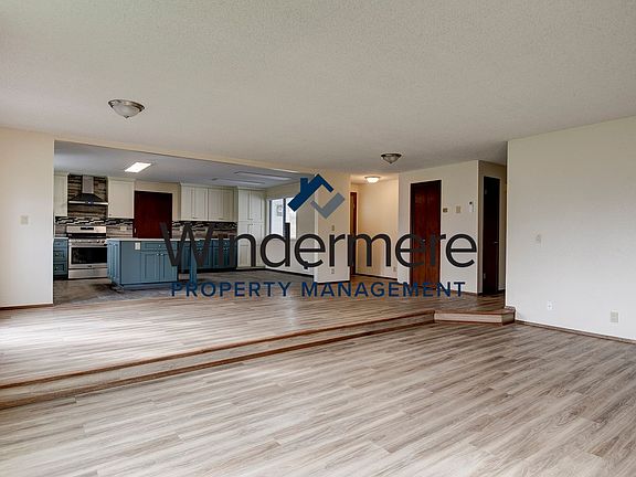 5th image of 637 NE 7th Ave